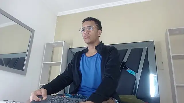 Snapshot of aston_xvera chatting on November 2025 01:00:01 PM aston xvera online show from November 2025 01:00:01 PM