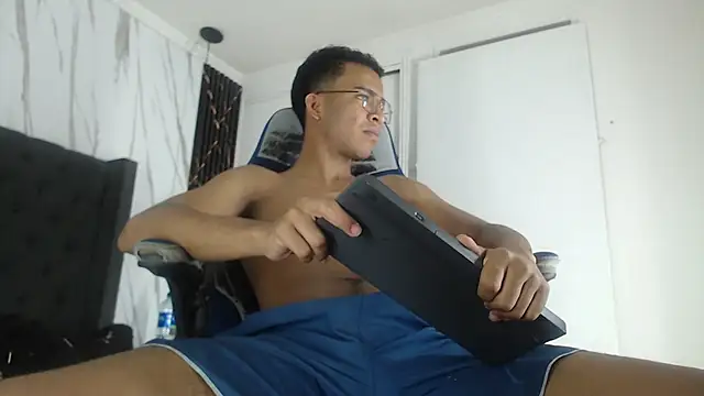 Snapshot of aston_xvera chatting on November 2025 03:51:02 AM aston xvera online show from November 2025 03:51:02 AM