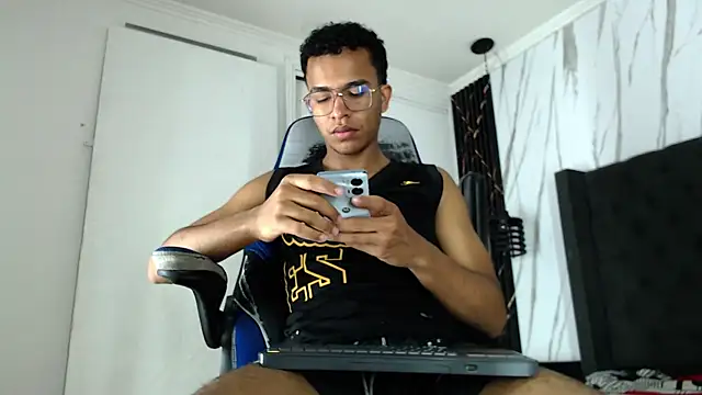 Snapshot of aston_xvera chatting on November 2025 03:48:01 AM aston xvera online show from November 2025 03:48:01 AM