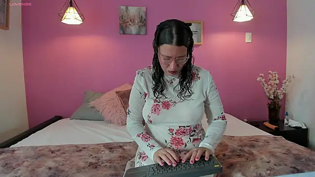 Lia Lassie online show from September 2025 07:06:02 PM