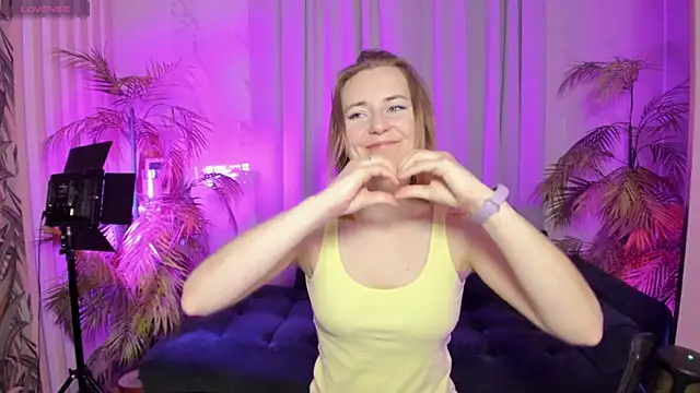 MeggySun online show from October 2025 02:29:01 PM