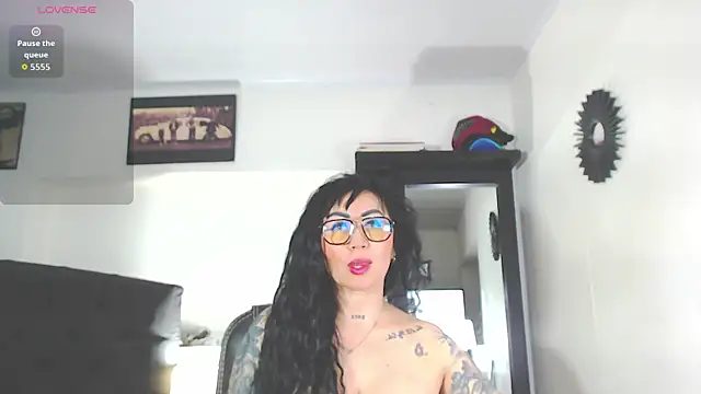 Snapshot of Vicky_hotmilf chatting on October 2025 11:19:01 AM Vicky hotmilf online show from October 2025 11:19:01 AM