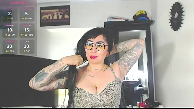 Snapshot of Vicky_hotmilf chatting on October 2025 11:10:01 AM Vicky hotmilf online show from October 2025 11:10:01 AM