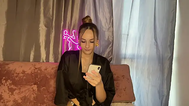 Hailey  juice online show from September 2025 11:56:01 AM