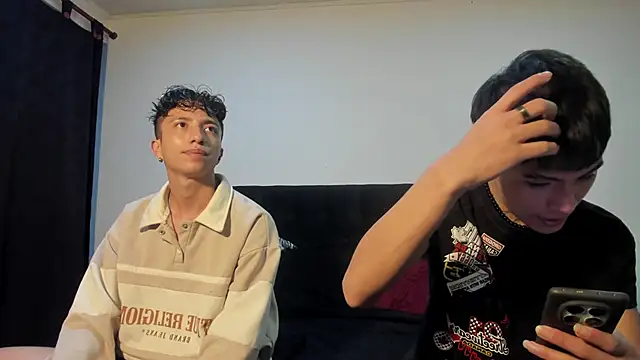 Snapshot of mhatias_ chatting on November 2025 03:05:01 AM mhatias online show from November 2025 03:05:01 AM