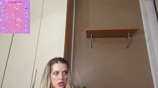 Snapshot of ScarletVerdi chatting on December 2025 08:52:01 AM ScarletVerdi online show from December 2025 08:52:01 AM