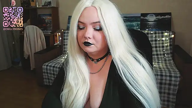 Snapshot of EmillyBones chatting on September 2025 06:07:01 PM EmillyBones online show from September 2025 06:07:01 PM