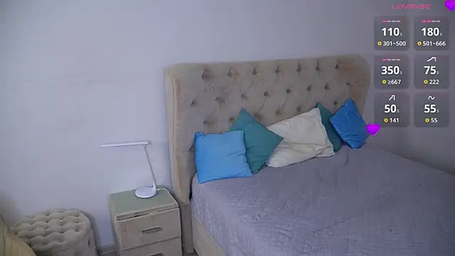 Snapshot of RolandaFolkes chatting on October 2025 04:48:02 AM RolandaFolkes online show from October 2025 04:48:02 AM