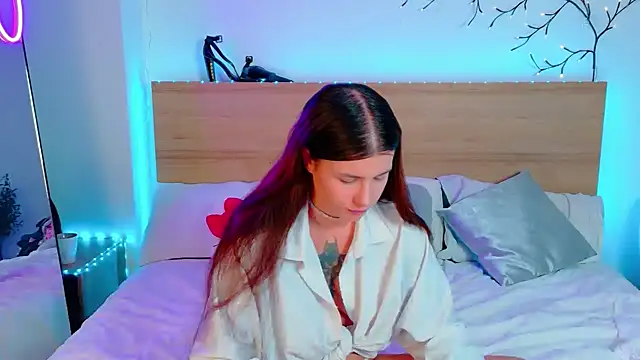 Bella Davis love online show from October 2025 09:37:01 PM