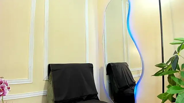 keila hott20 online show from September 2025 12:40:02 PM