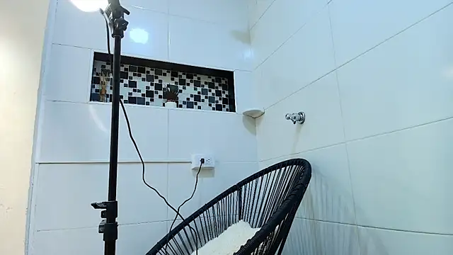 keila hott20 online show from October 2025 12:03:02 PM