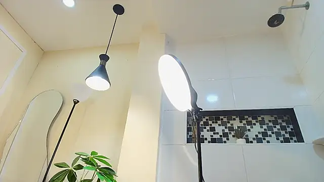 keila hott20 online show from October 2025 01:55:02 PM