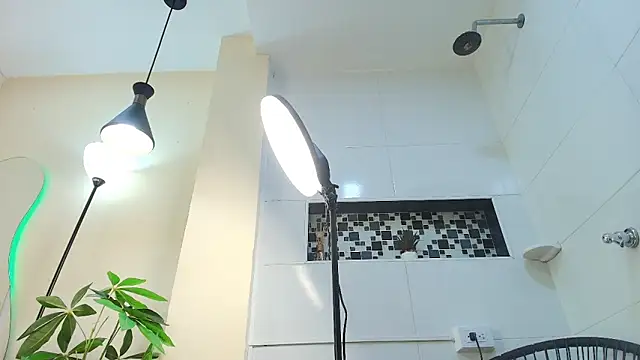 keila hott20 online show from October 2025 12:48:02 PM