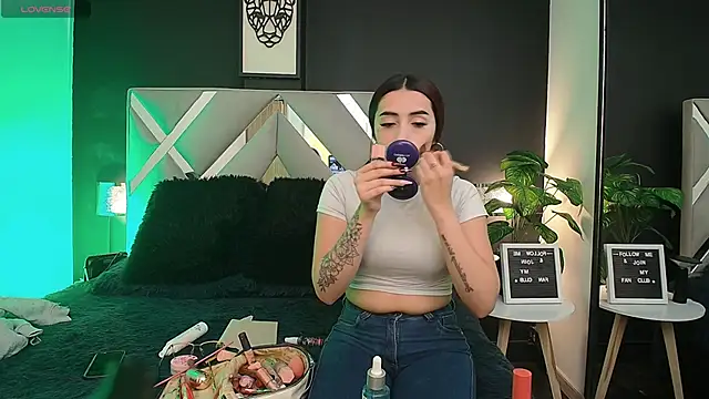 Snapshot of Miia_bunny chatting on October 2025 08:49:02 PM Miia bunny online show from October 2025 08:49:02 PM