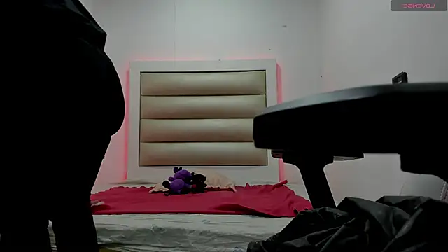 Luna and lindsy online show from November 2025 12:28:01 PM