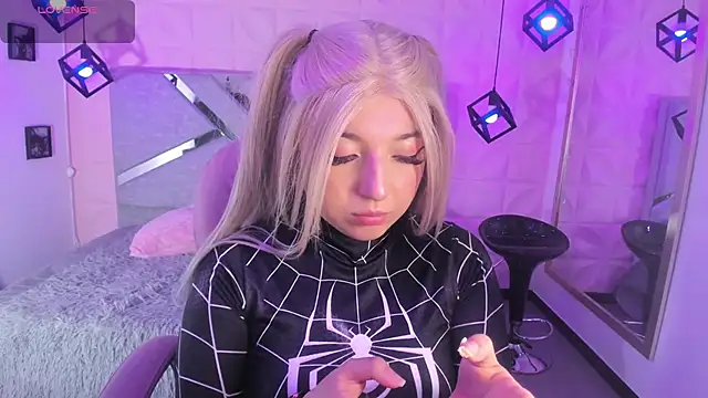 AnaVelvett online show from October 2025 06:20:02 PM