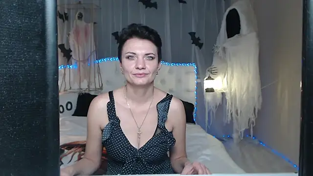 AvaSaturnian online show from October 2025 12:37:02 PM