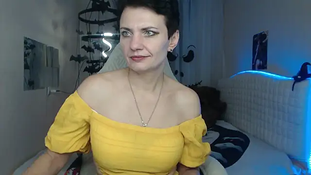 AvaSaturnian online show from October 2025 01:23:04 PM