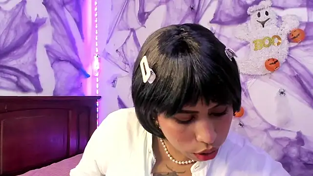 Michluxe 69 online show from October 2025 11:48:02 PM