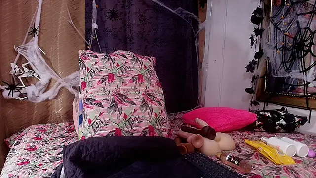 Snapshot of sweegirl69 chatting on October 2025 12:11:01 PM sweegirl69 online show from October 2025 12:11:01 PM