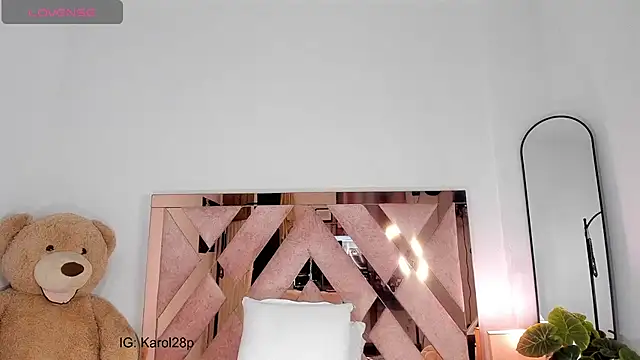 carol777p online show from November 2025 03:50:01 AM