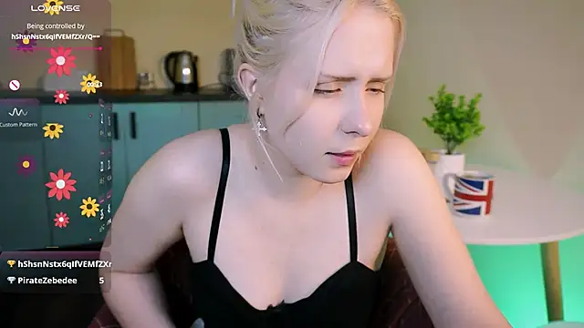 Snapshot of DearDolly chatting on September 2025 03:33:01 PM DearDolly online show from September 2025 03:33:01 PM