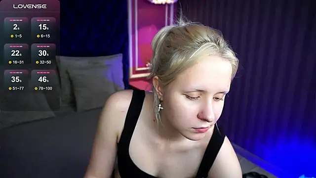 Snapshot of DearDolly chatting on September 2025 01:00:01 PM DearDolly online show from September 2025 01:00:01 PM
