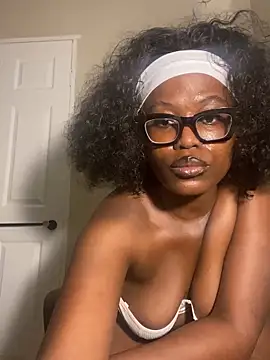 Snapshot of Moonzy77 chatting on September 2025 05:46:01 PM Moonzy77 online show from September 2025 05:46:01 PM