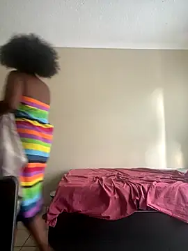 Snapshot of Moonzy77 chatting on September 2025 07:43:01 AM Moonzy77 online show from September 2025 07:43:01 AM