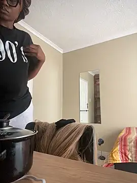 Snapshot of Moonzy77 chatting on September 2025 08:04:02 AM Moonzy77 online show from September 2025 08:04:02 AM