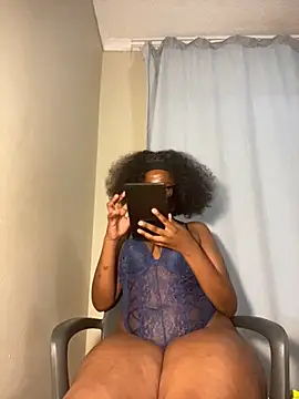 Snapshot of Moonzy77 chatting on September 2025 05:40:02 PM Moonzy77 online show from September 2025 05:40:02 PM