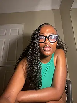 Snapshot of Moonzy77 chatting on October 2025 09:22:01 PM Moonzy77 online show from October 2025 09:22:01 PM