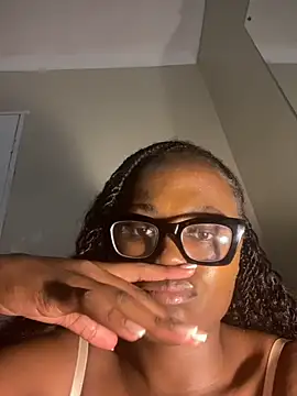 Snapshot of Moonzy77 chatting on October 2025 12:58:01 AM Moonzy77 online show from October 2025 12:58:01 AM