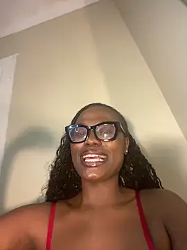 Snapshot of Moonzy77 chatting on October 2025 01:41:02 AM Moonzy77 online show from October 2025 01:41:02 AM