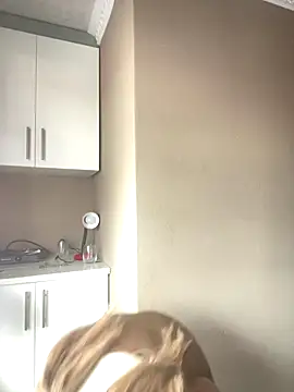 Snapshot of Moonzy77 chatting on November 2025 01:22:02 PM Moonzy77 online show from November 2025 01:22:02 PM