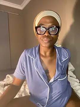 Snapshot of Moonzy77 chatting on November 2025 01:16:01 AM Moonzy77 online show from November 2025 01:16:01 AM