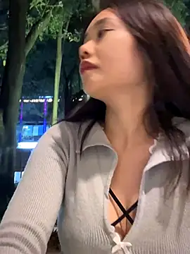 Snapshot of Honeypeach112 chatting on November 2025 02:17:01 PM Honeypeach112 online show from November 2025 02:17:01 PM