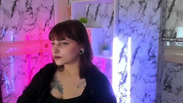 Snapshot of LeslieThomass chatting on October 2025 03:18:01 AM LeslieThomass online show from October 2025 03:18:01 AM