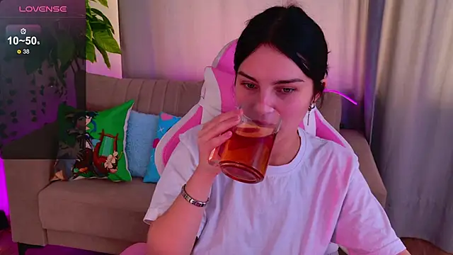 Snapshot of Angel_Braun chatting on October 2025 10:25:01 AM Angel Braun online show from October 2025 10:25:01 AM