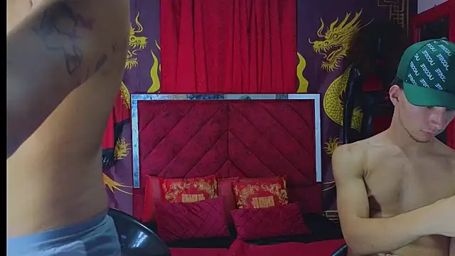 Venezuelan threesome online show from September 2025 04:25:02 AM
