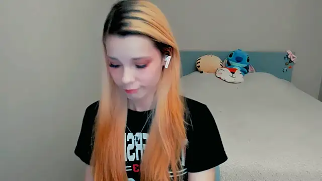 Snapshot of Kitten_Alissa chatting on October 2025 07:14:02 PM Kitten Alissa online show from October 2025 07:14:02 PM