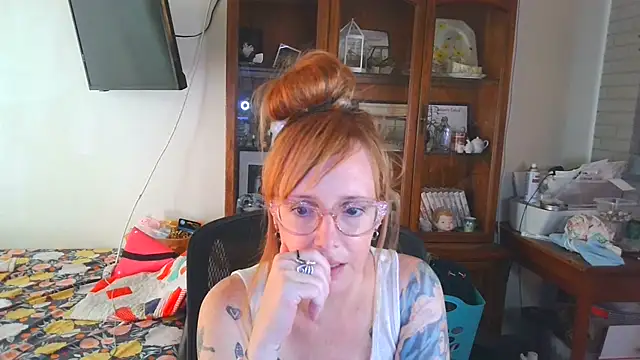 Snapshot of vintagelorraine chatting on September 2025 06:20:01 PM vintagelorraine online show from September 2025 06:20:01 PM