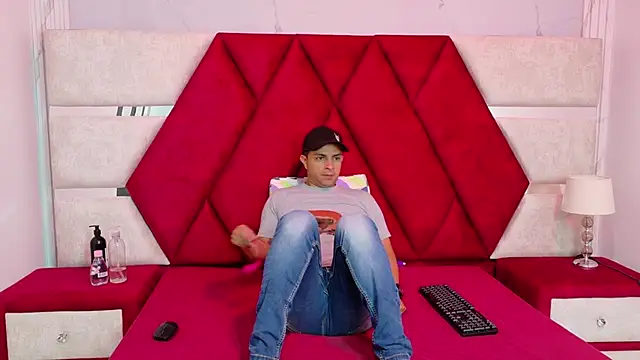 Kity spiderr online show from September 2025 12:20:01 PM