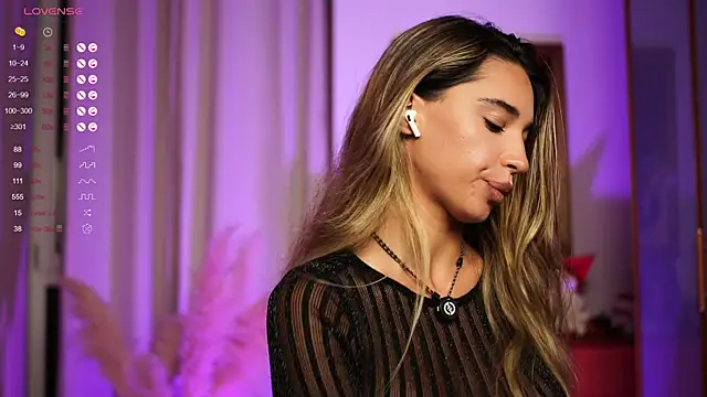 Snapshot of ItalianGirl chatting on September 2025 06:53:02 PM ItalianGirl online show from September 2025 06:53:02 PM