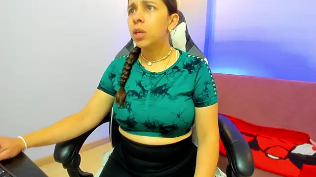 Snapshot of CataleyaAmaya chatting on October 2025 12:17:02 PM CataleyaAmaya online show from October 2025 12:17:02 PM