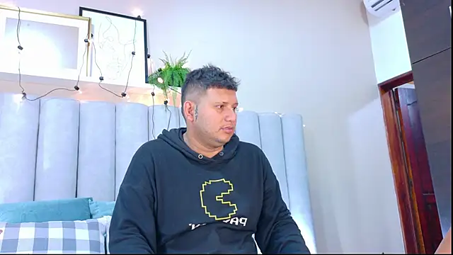 Ariana y max online show from September 2025 02:57:01 AM