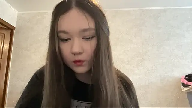 Pikmigirl18 online show from September 2025 01:33:01 PM