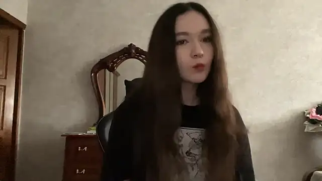 Pikmigirl18 online show from September 2025 11:43:01 AM