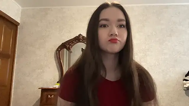 Pikmigirl18 online show from September 2025 01:11:01 PM