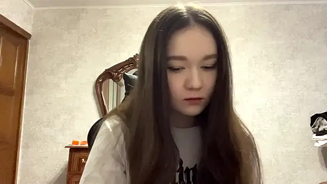 Pikmigirl18 online show from September 2025 01:24:02 PM